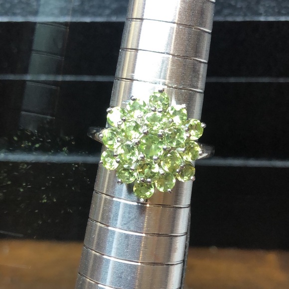 Peridot Cluster Ring Sterling Silver Single Band Ring Sz 6-3/4 - Picture 15 of 17